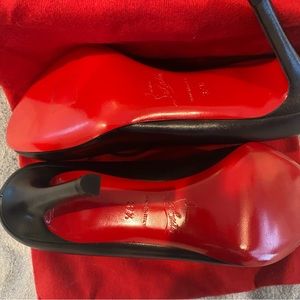 Christian Louboutin Classic Pumps, size 37.5 (US size 7) in Excellent Condition